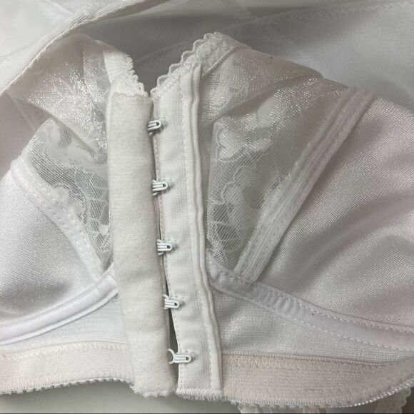 EXQUISITE FORM, White Bra, Size 36D, Style 565,Five hook&eye front hook closure‎ - Picture 3 of 10